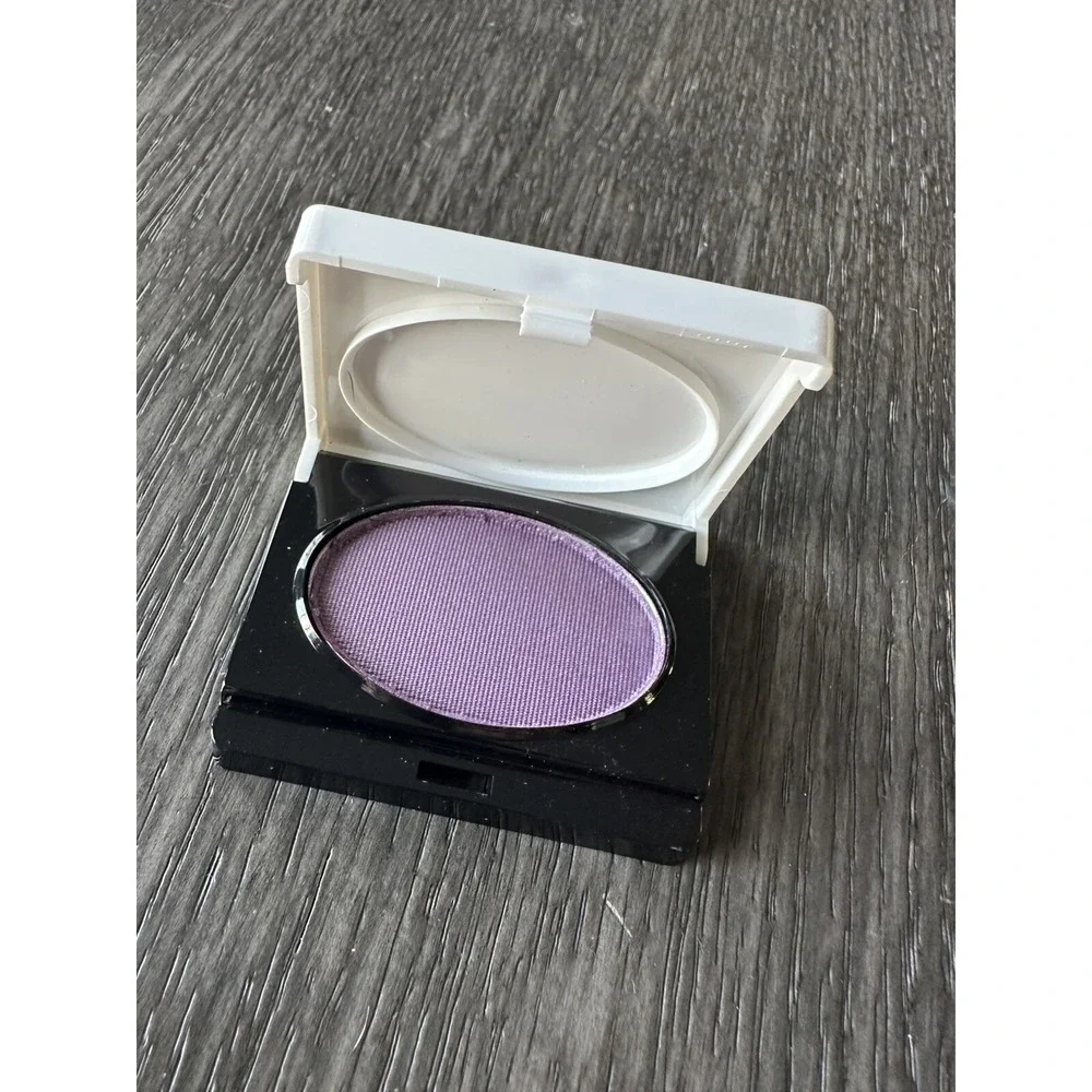 Avon Vintage Coordinates Smooth Touch Powder‎ Eye Shadow. Amethyst #22941.
